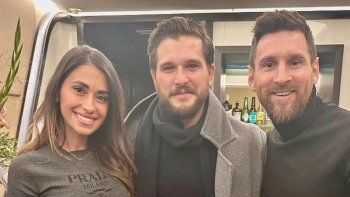 Roccuzzo, Harington y Messi en París. Roccuzzo, Harington y Messi en París.