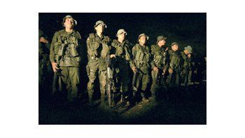 ámbito.com | Efectivos arriban al pueblo de Timba para combatir con las FARC. Se abrieron procesos por matanzas de indígenas que tenían por fin ganar crédito para ascensos militares. Se los llama «falsos positivos».
