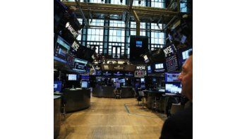Paralizado durante casi cuatro horas, Wall Street se hundió 1,5% por desplome en los mercados chinos