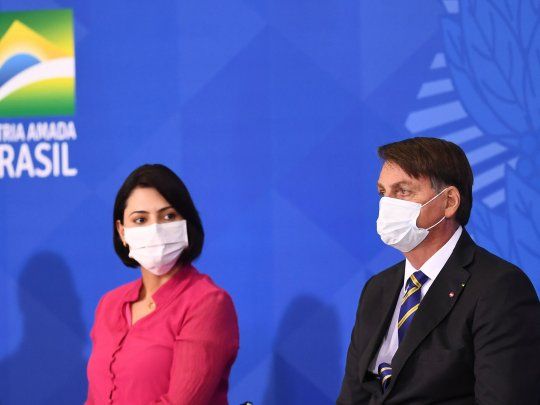 La primera dama de Brasil, Michelle Bolsonaro, se est&aacute; recuperando de un cuadro de coronavirus.