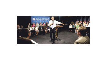 ámbito.com | El presidente de EE.UU., Barack Obama, durante una convención del grupo militante Organizing America. Según The New York Times, esta vez el demócrata no logra conmover multitudes.