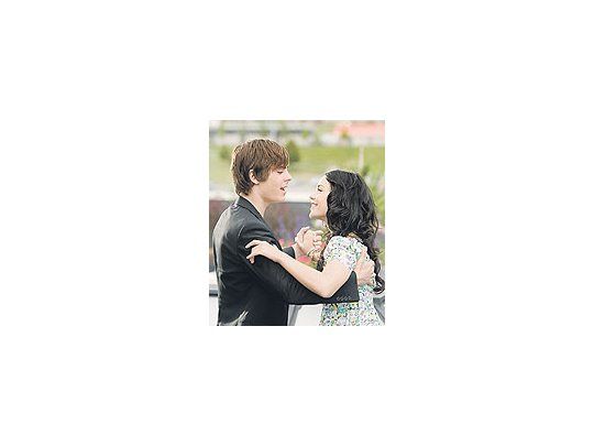 Troy (Zac Efron) y Gabriella (Vanessa Hudgens): al fin, en latercera parte, se besan. Con Lolita Torres había que esperarmás.