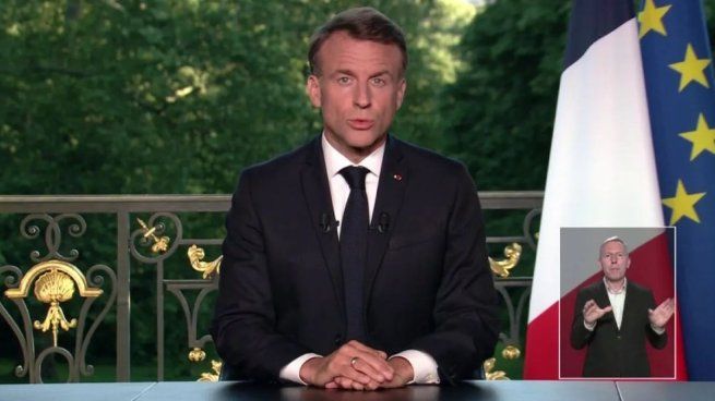 El presidente francés habló ante todo el país y anunció que adelantará los comicios.