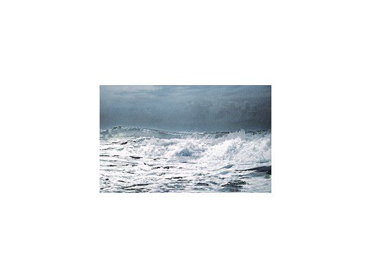 La condición de las obras del artista argentino es siempre enigmática, pero en la serie de fotografías dedicadas al mar celebra la naturaleza, con sus misterios y también con su belleza.