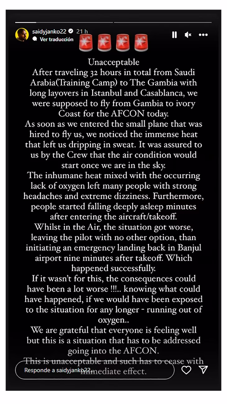 El descargo de la estrella de fútbol de Gambia, Saidy Janko, luego del aterrizaje de emergencia. El descargo de la estrella de fútbol de Gambia, Saidy Janko, luego del aterrizaje de emergencia.
