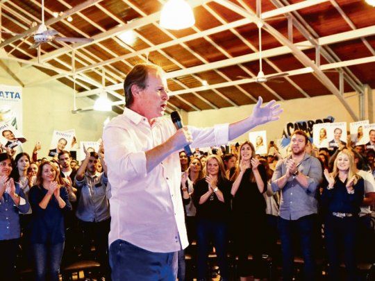 final. Los candidatos de Mendoza, Chubut, Entre Ríos, Tucumán y Jujuy cerraron ayer sus campañas con diversos actos y reuniones.