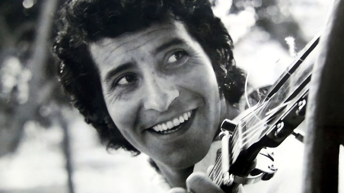 Seven ex-military officers were sentenced to 25 years in prison for the murder of Víctor Jara