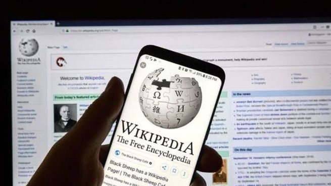 Wikipedia celebra sus 25° aniversario y detalla su relación con las Big Tech.