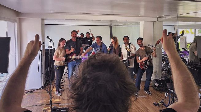Javier Milei ensayó junto a su banda en la previa de la presentación de su libro en el Movistar Arena.