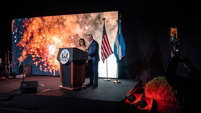 Marc Stanley encabezó el acto por el Día de la Independencia del país norteamericano