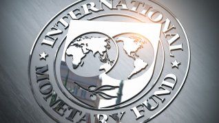 El FMI indicó que la economía argentina atraviesa por una situación que “se ha vuelto crecientemente frágil”