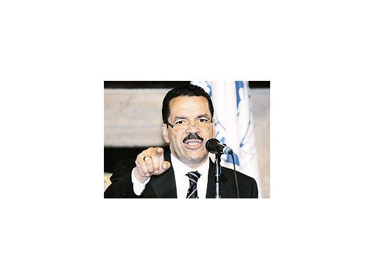 El director de Interpol, Ronald Noble, ayer, al anunciar en Bogotá las conclusiones del organismo sobre las computadoras del abatido  jefe guerrillero «Raúl Reyes».Las evidencias complican a Venezuela y a Ecuador.