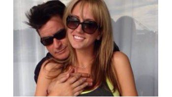 Charlie Sheen y Brett Rossi