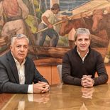 Alfredo Cornejo y Luis Caputo se reunieron la semana pasada en el ministro de Economía. El cuyano avala una reforma fiscal. Alfredo Cornejo y Luis Caputo se reunieron la semana pasada en el ministro de Economía. El cuyano avala una reforma fiscal.