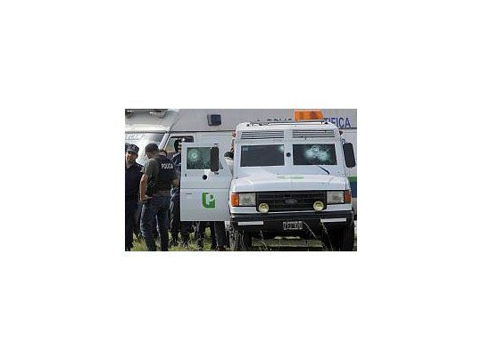 Dos policías fueron asesinados en el ataque al blindado