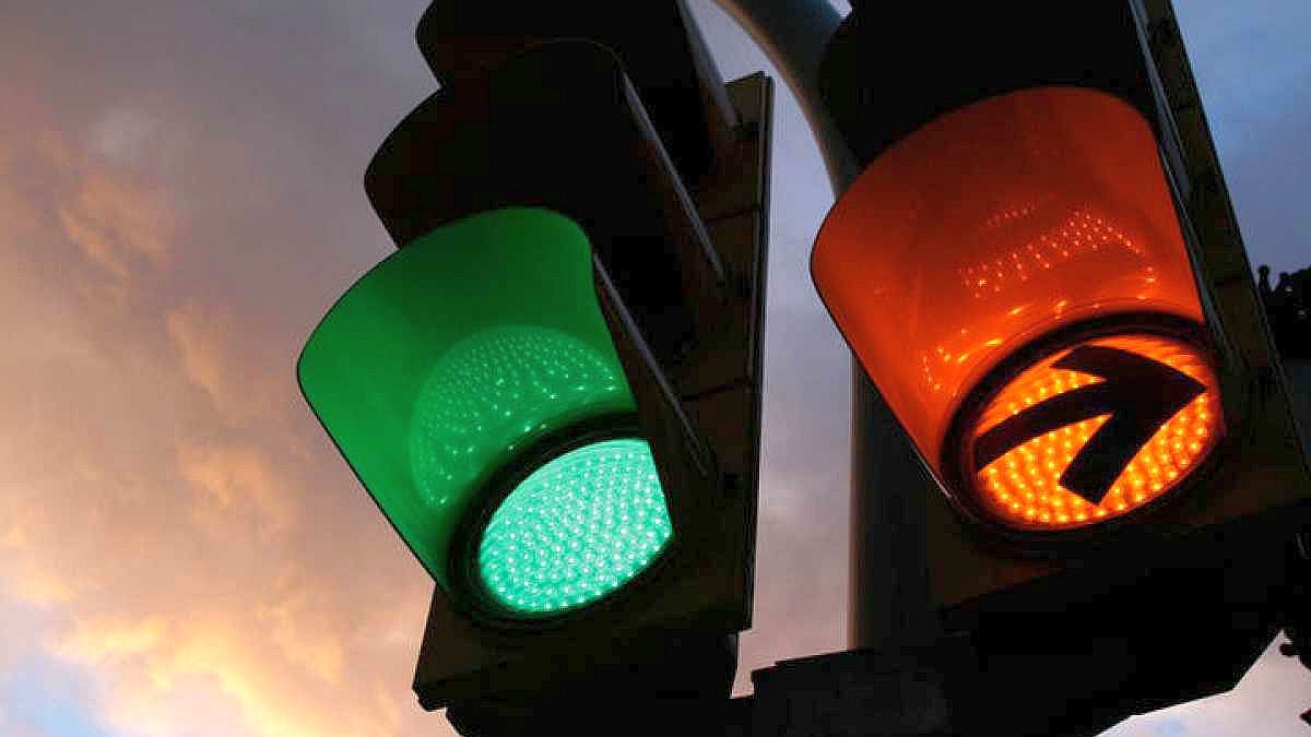 Economic indicators speak: there are more red lights than green