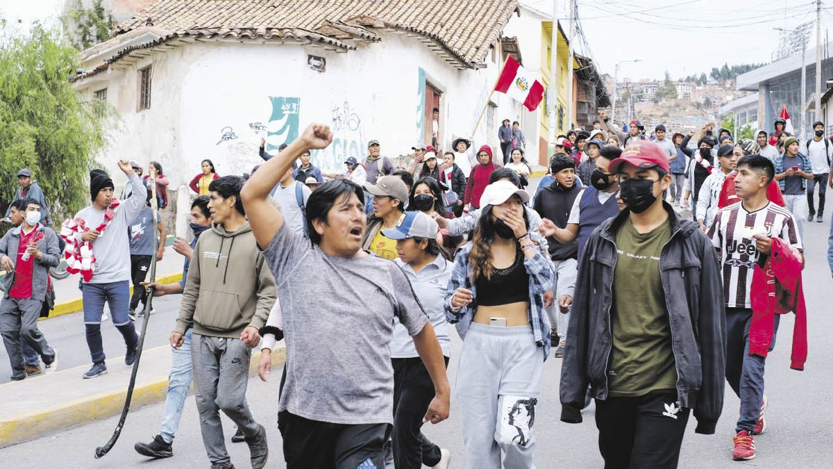 Thousands of Peruvians marched for peace as new protests were announced