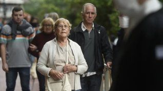 Un 36% de los encuestados indicó que la vejez se vive con mayores dificultades que antes, mientras que un 14% la percibió de manera similar y un 5% no respondió. Un 36% de los encuestados indicó que la vejez se vive con mayores dificultades que antes, mientras que un 14% la percibió de manera similar y un 5% no respondió.