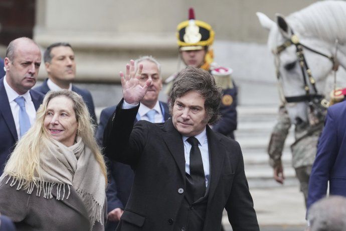 El mandatario se encuentra de gira por Europa. 