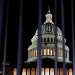 El cierre del Gobierno de Estados Unidos ya supera los 38 días y afecta a millones de ciudadanos, con vuelos cancelados y programas sociales suspendidos. El cierre del Gobierno de Estados Unidos ya supera los 38 días y afecta a millones de ciudadanos, con vuelos cancelados y programas sociales suspendidos.