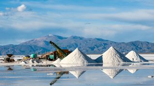 La industria del litio combina minería, química, ingeniería, logística, infraestructura, energía, ambiente y relación con comunidades locales. La industria del litio combina minería, química, ingeniería, logística, infraestructura, energía, ambiente y relación con comunidades locales.