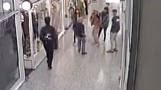 El dueño de un local fue agredido tras interceptar a grupo de jóvenes que le habían robado.