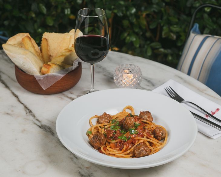 Direcciones: Riobamba 1046, Barrio Norte; Presidente Roberto M. Ortiz 1865, Recoleta; Cerviño 3561, Palermo; Av. del Libertador 5823, Belgrano; Av. del Libertador 5836, Belgrano; Alicia Moreau de Justo 1052, Puerto Madero; Olga Cossettini 302, Madero Downtown; Av. del Libertador 14621, San Isidro; Km 42.5 , Colectora Panamericana, Pilar. 