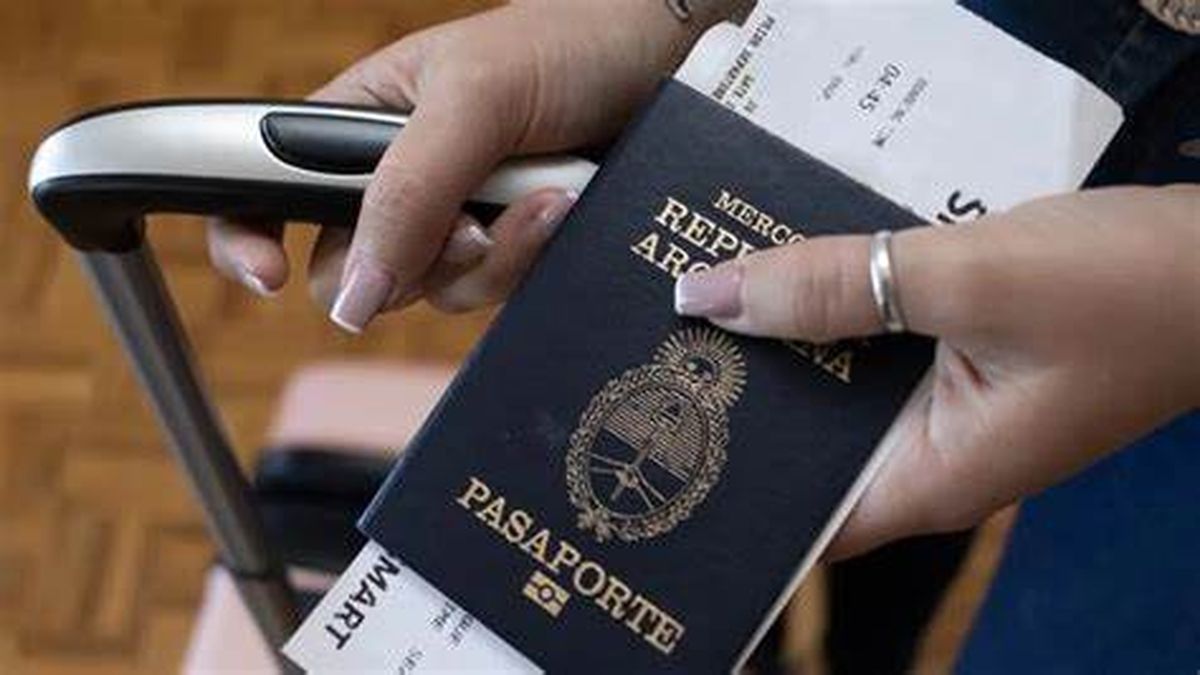 What are the recommendations to take into account when living abroad?