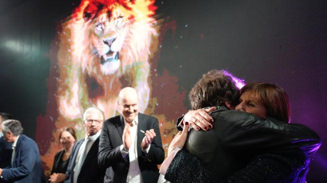 Todo el Gabinete dijo presente en el cierre de campaña de Manuel Adorni.