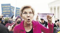 PROTESTAS DE ALTO NIVEL. La senadora demócrata Elizabeth Warren, referente del ala progresista de su partido, se puso ayer a la cabeza de una manifestación frente a la Corte Suprema para exigir el mantenimiento del derecho al aborto.