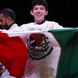 Una nueva promesa brilla en el taekwondo mexicano. El jalisciense Guillermo Cortés se proclamó campeón del mundo en categoría juvenil y se confirma como una de las grandes esperanzas del deporte tricolor. Una nueva promesa brilla en el taekwondo mexicano. El jalisciense Guillermo Cortés se proclamó campeón del mundo en categoría juvenil y se confirma como una de las grandes esperanzas del deporte tricolor.
