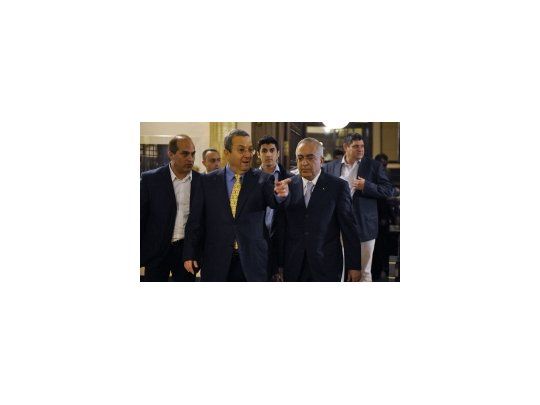 El titular israelí de Defensa, Ehud Barak y el primer ministro de la Autoridad Nacional Palestina (ANP), Salam Fayad.