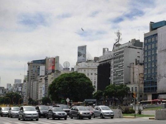 Con cielo mayormente nublado, la temperatura mínima será de 24 grados y la máxima de 32.