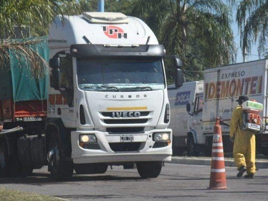 Los choferes de camiones piden ser vacunados en la fronteras.