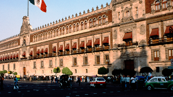 En 1945 se crea el gobierno del Distrito Federal que sustituye al Departamento Central.