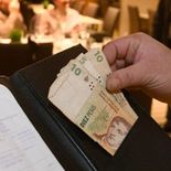 El verdadero significado de no querer dejar propina, según la psicología. El verdadero significado de no querer dejar propina, según la psicología.