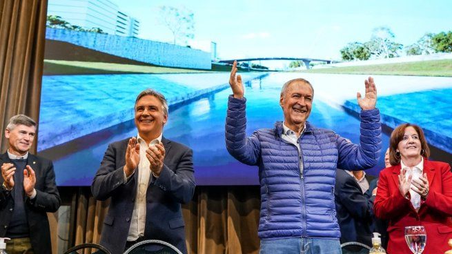 Juan Schiaretti junto a Martín Llayora y Daniel Passerini.