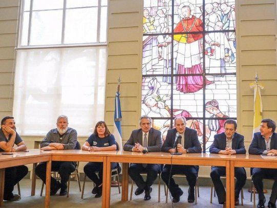 Alberto Fern&aacute;ndez, Daniel Arroyo y Gustavo B&eacute;liz participaron de un encuentro con l&iacute;deres de la Pastoral Social y movimientos piqueteros en la sede porte&ntilde;a de la Conferencia Episcopal Argentina (CEA).
