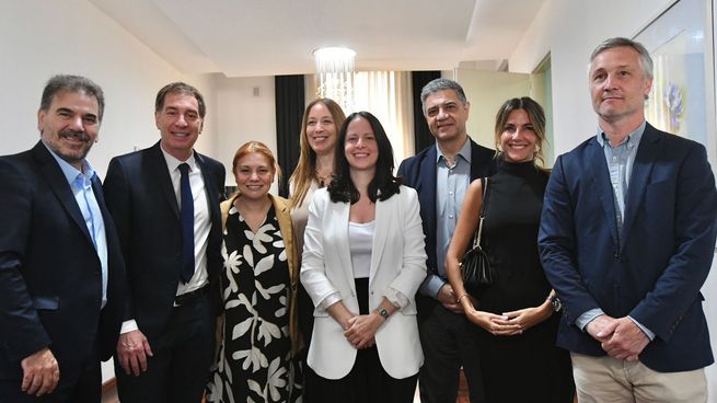 Cumbre PRO. Soledad Martínez juró acompañada por Jorge Macri, Diego Santilli, María Eugenia Vidal y la primera plana del macrismo.