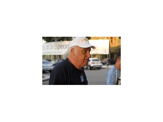 El DT de Racing fue intervenido para superar una afonía crónica.