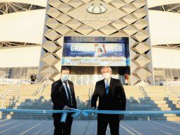 inauguración. Alberto Fernández y Gerardo Zamora dejaron inaugurado ayer el estadio “Madre de Ciudades”, una megaobra donde se jugarán Eliminatorias de Qatar 2022 y la Copa América. No se quedó al partido. inauguración. Alberto Fernández y Gerardo Zamora dejaron inaugurado ayer el estadio “Madre de Ciudades”, una megaobra donde se jugarán Eliminatorias de Qatar 2022 y la Copa América. No se quedó al partido.
