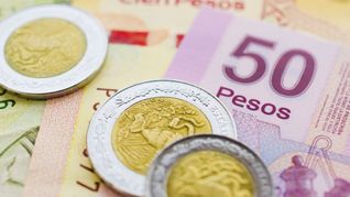 El peso mexicano se depreció más de 2%.