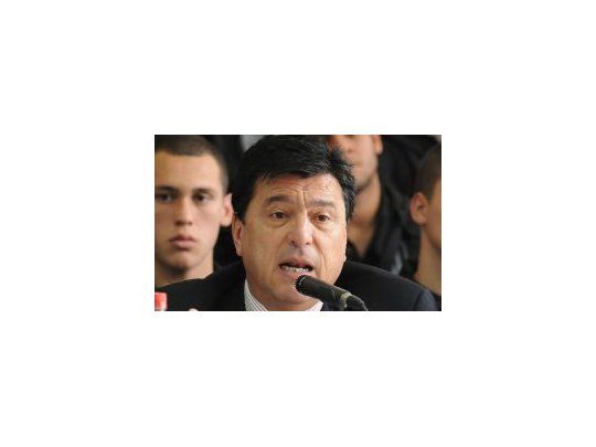 Cauteloso. Passarella no quiere que se jueguen los Superclásicos de verano.