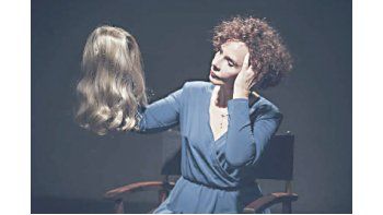 ámbito.com | La entrega de Susana Pampín, una intérprete de gran inteligencia y atrevimiento, es gozosa y amable y el texto que la respalda (escrito y dirigido por la joven directora Bárbara Molinari) tiene belleza y sentido del humor.
