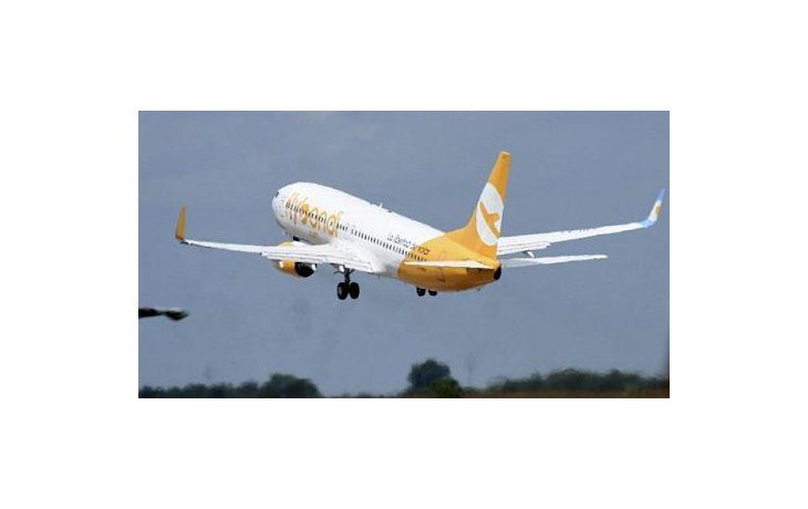 El primer vuelo de Flybondi a El Palomar debió aterrizar en Ezeiza