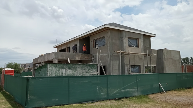 Construcción de una vivienda en un barrio privado, una alternativa cada vez más condicionada por los altos costos de obra, los plazos extendidos y la falta de previsibilidad frente a la compra de casas ya terminadas