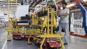 el empleo industrial se derrumbo 4,6% durante octubre