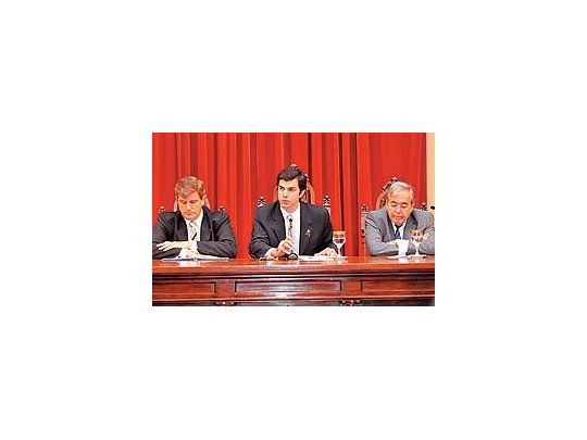 En Salta, el gobernador Juan Manuel Urtubey pidió un minuto de silencio en homenaje a Raúl Alfonsín.