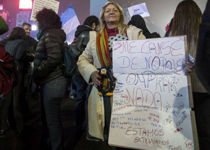 La protesta contra el tarifazo tuvo una gran convocatoria a pesar de la lluvia.