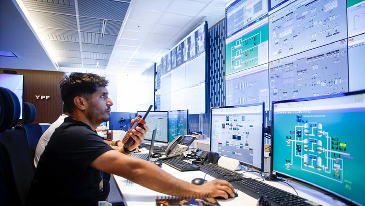 La nueva Real Time Operations Room integra en tiempo real todas las operaciones del complejo y eleva los estándares de eficiencia y seguridad. La nueva Real Time Operations Room integra en tiempo real todas las operaciones del complejo y eleva los estándares de eficiencia y seguridad.